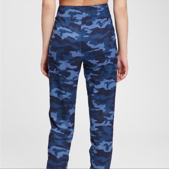 Gap Fit Blue Camo Runaround Jogger - Picture 4 of 11